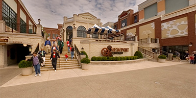 Plaza Level at Newport on the Levee